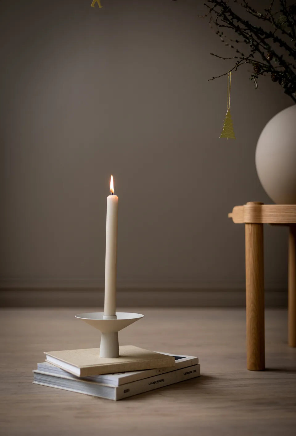 Uma Candle, sand
