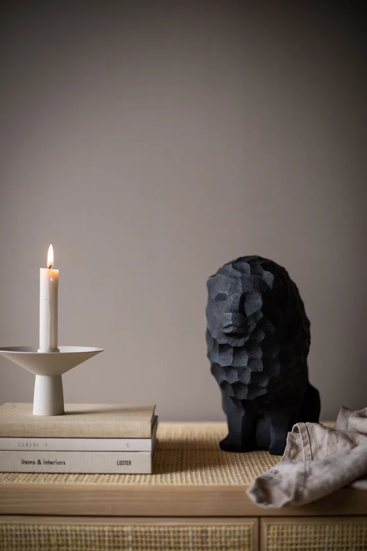 Uma Candle, sand