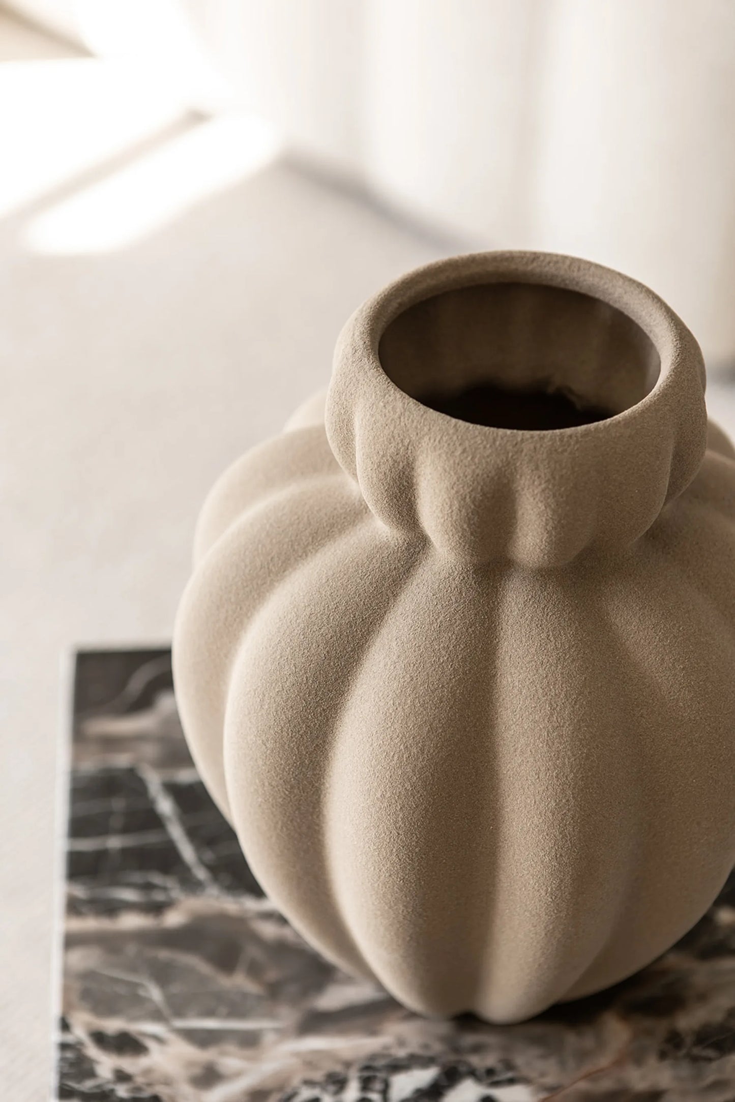 Penelope vase, medium, sand